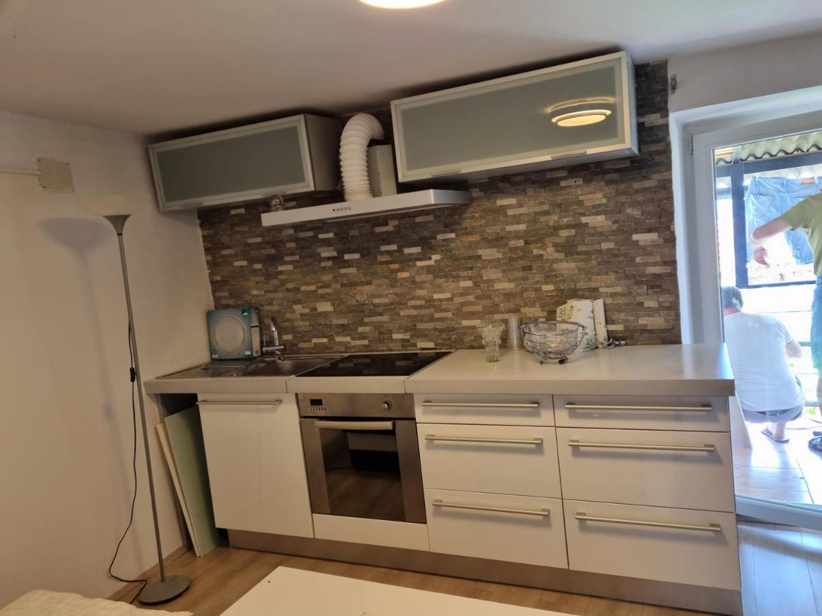 Caci Apartman Črni Kal Kültér fotó